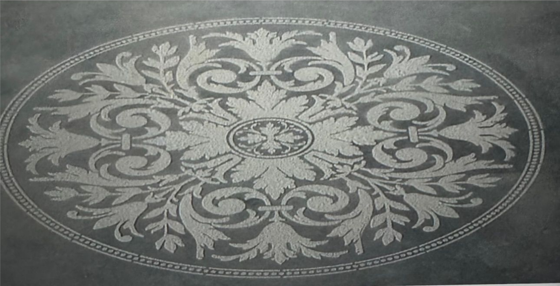 Sprayed textured acid design. 