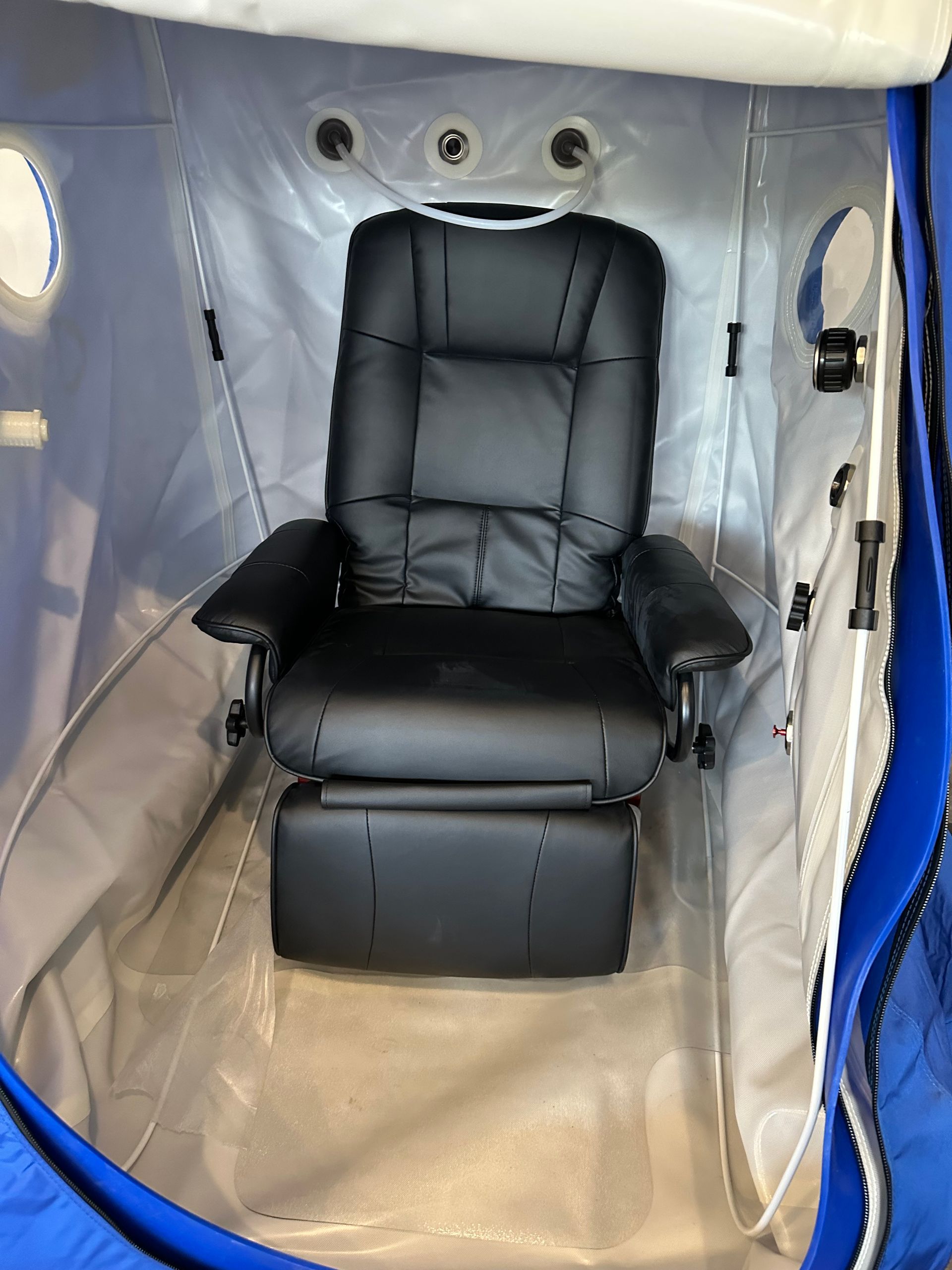 Hyperbaric Oxygen Therapy provides a pressurized environment that allows patients to breathe pure oxygen. Increases oxygen intake. Increases healing. Reduces inflammation. Improves blood circulation. Improves brain function. Enhanced well-being. Biohacking. Wellness center. 