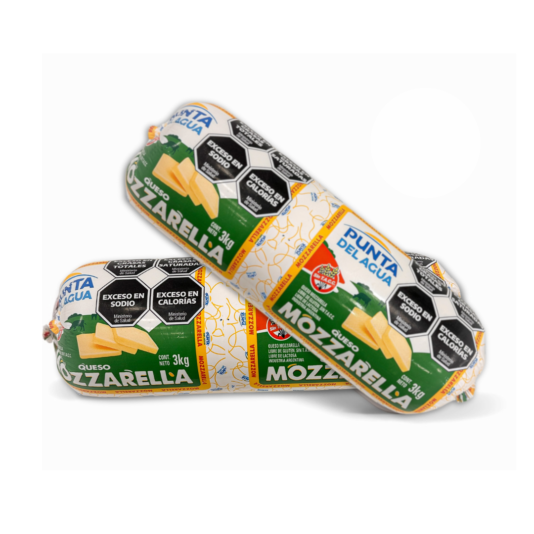Dos rollitos de queso mozzarella Punta del Agua en envase verde y blanco.