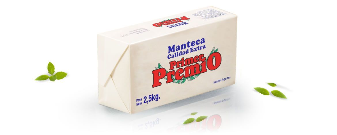 Envase de mantequilla con la marca “Redondo Premo” y unas hojas verdes sobre fondo blanco.