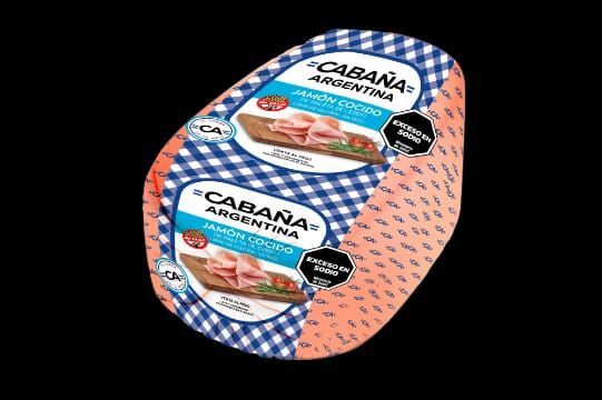 Producto de jamón envasado con etiquetas, estampado de cuadros vichy azules y blancos.