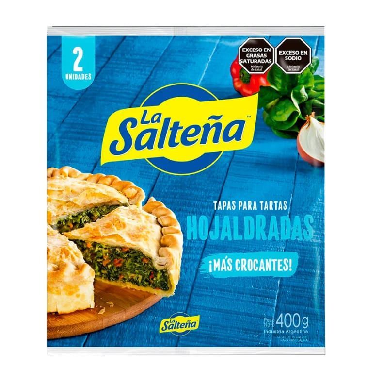 Paquete de tapas “La Salteña” con tarta salada sobre fondo azul.
