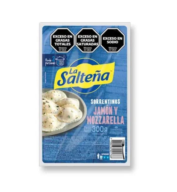 Paquete de Sorrentinos La Salteña: jamón y mozzarella. Incluye etiquetas de advertencia y 300 g de pasta.