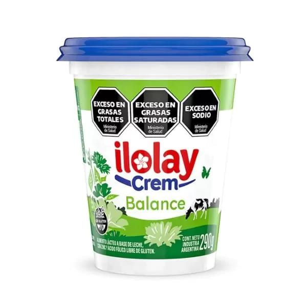 Envase de Iloay Crem Balance con tapa azul, etiqueta verde y etiquetas de advertencia que indican exceso de grasa y sodio.