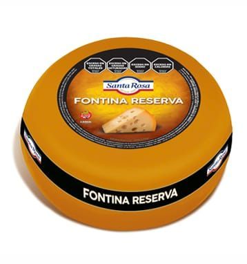 Rueda de queso Santa Rosa Fontina Reserva con recubrimiento de cera amarilla, con etiqueta central y banda negra.