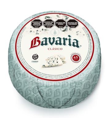 Rueda de queso azul Bavaria Clásico con envoltorio azul claro, etiqueta blanca, borde rojo e información nutricional.