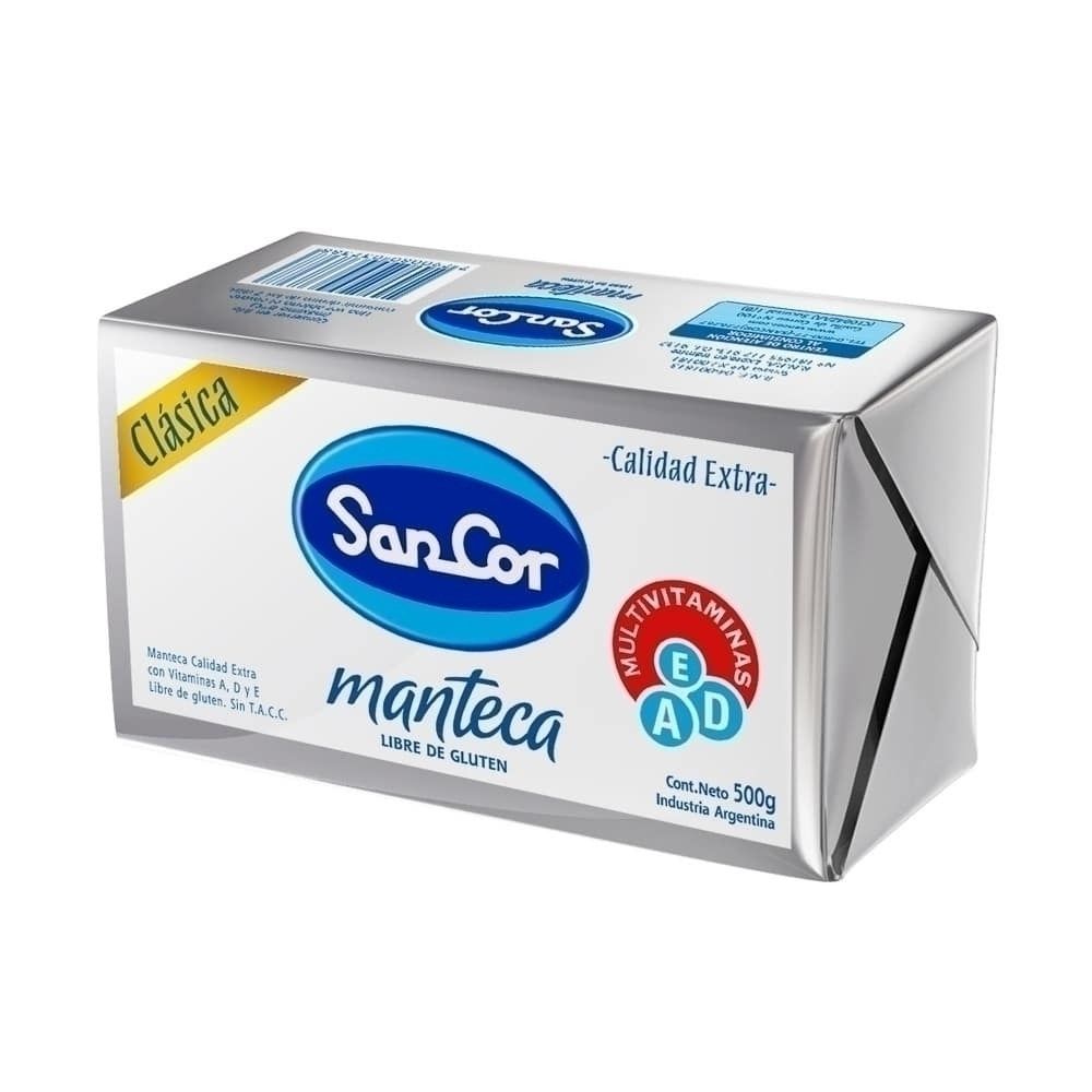 Bloque de mantequilla SanCor envuelto en blanco y plateado con logotipo y texto en azul.