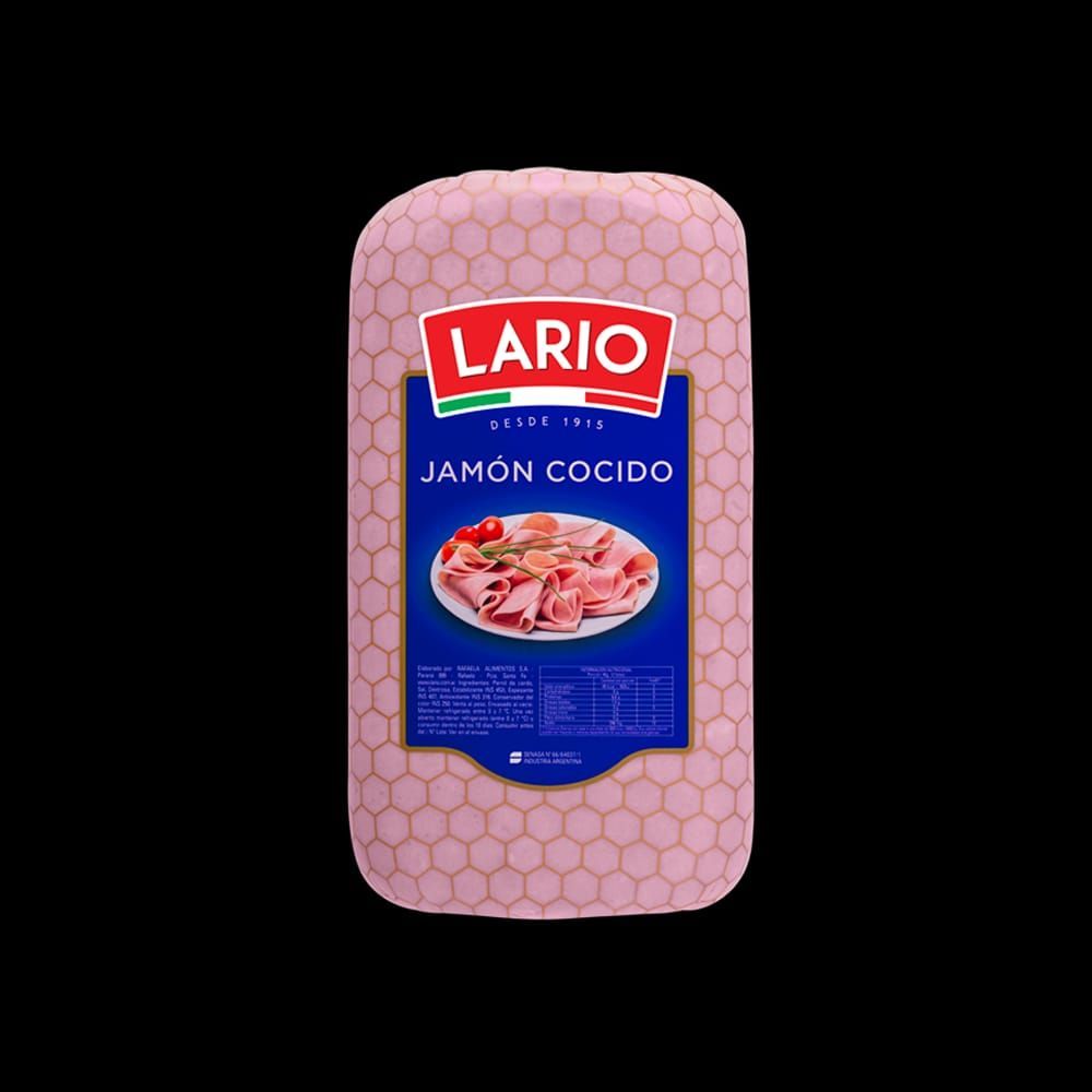 Paquete de jamón cocido LARIO con etiqueta y red rosa.