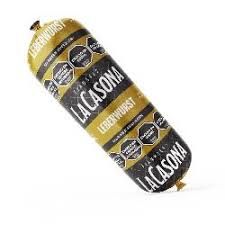 Paquete de Salami Italiano La Casena en forma cilíndrica, etiqueta verde y negra, fondo blanco.