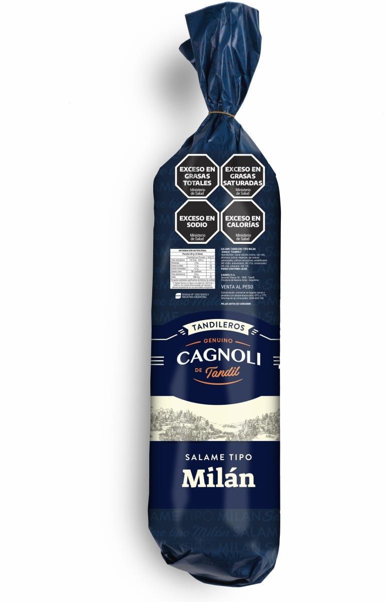 Paquete de salchichas, azul oscuro, texto blanco, marca “Cagnoli”, impresión “Milán”, pegatinas con información nutricional.