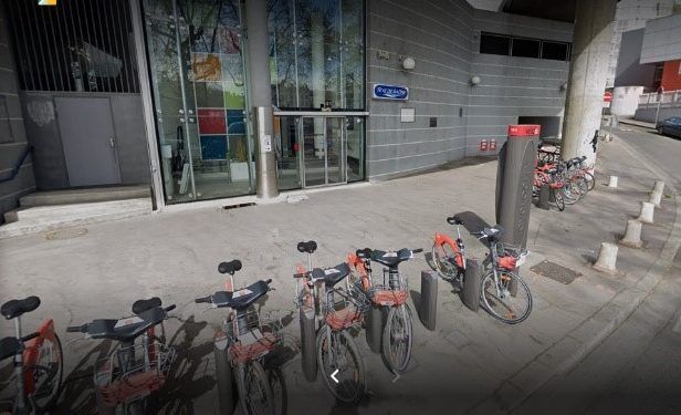 velo'v devant école