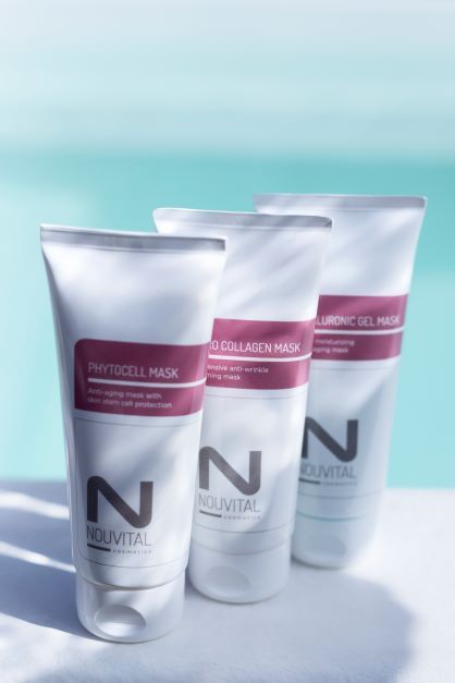 Drie flesjes lotion met de letter n erop
