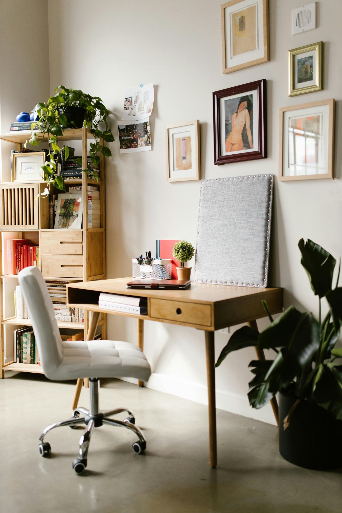 HOW TO - Set Up a Home Office - Sue Cartwright AInstAM, SOle Trader Services