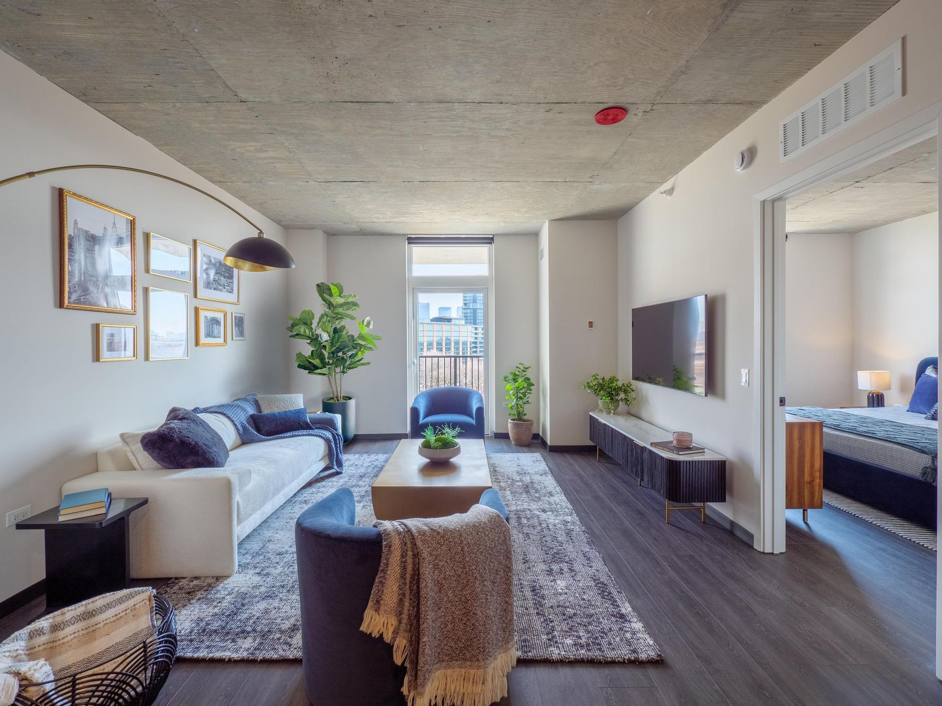 luxury one bedroom apartment in Fulton Market at The Thompson