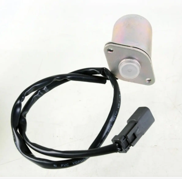 Pequeño sensor plateado con cable y conector negros sobre fondo blanco.