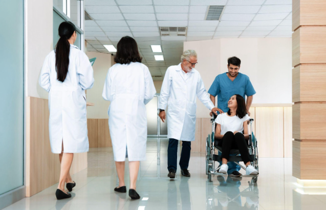 How to Decide Between a Walk-In Clinic or the ER for Minor Summer Injuries | Dr. Mike's How to Decide Between a Walk-In Clinic or the ER for Minor Summer Injuries | Dr. Mike's