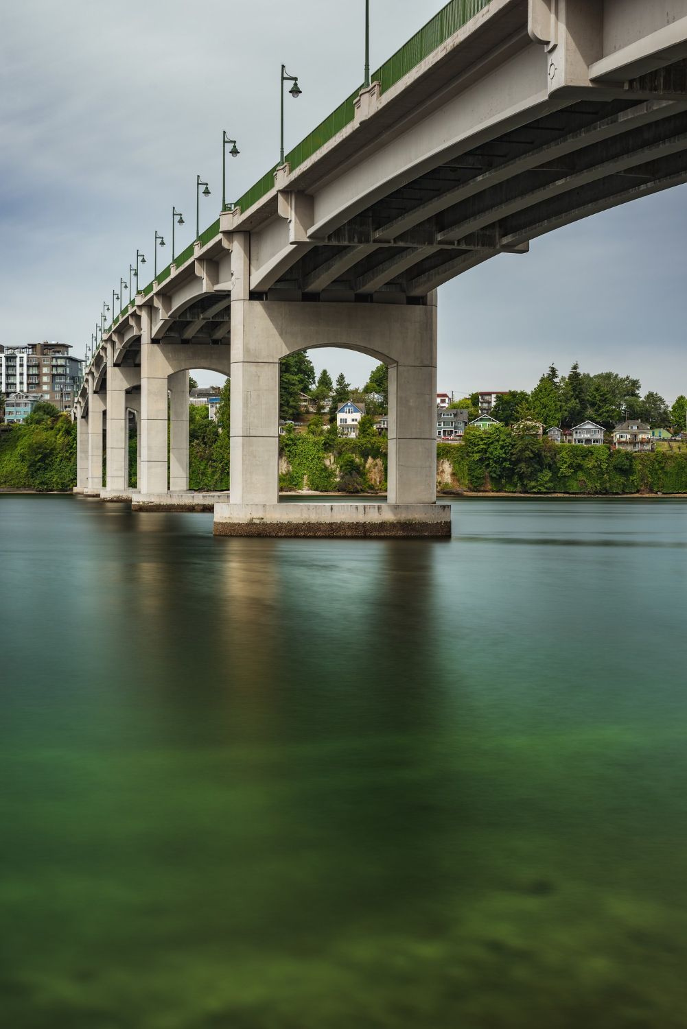 Pont dans un lac