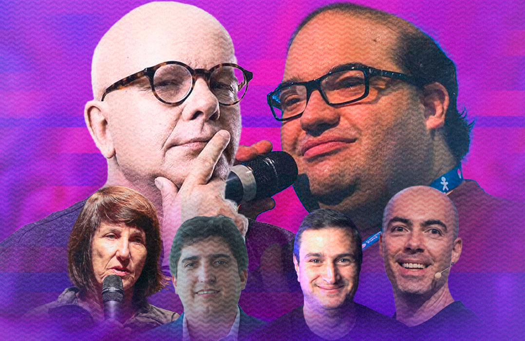 Um grupo de pessoas está de pé, uma ao lado da outra, em um fundo roxo.