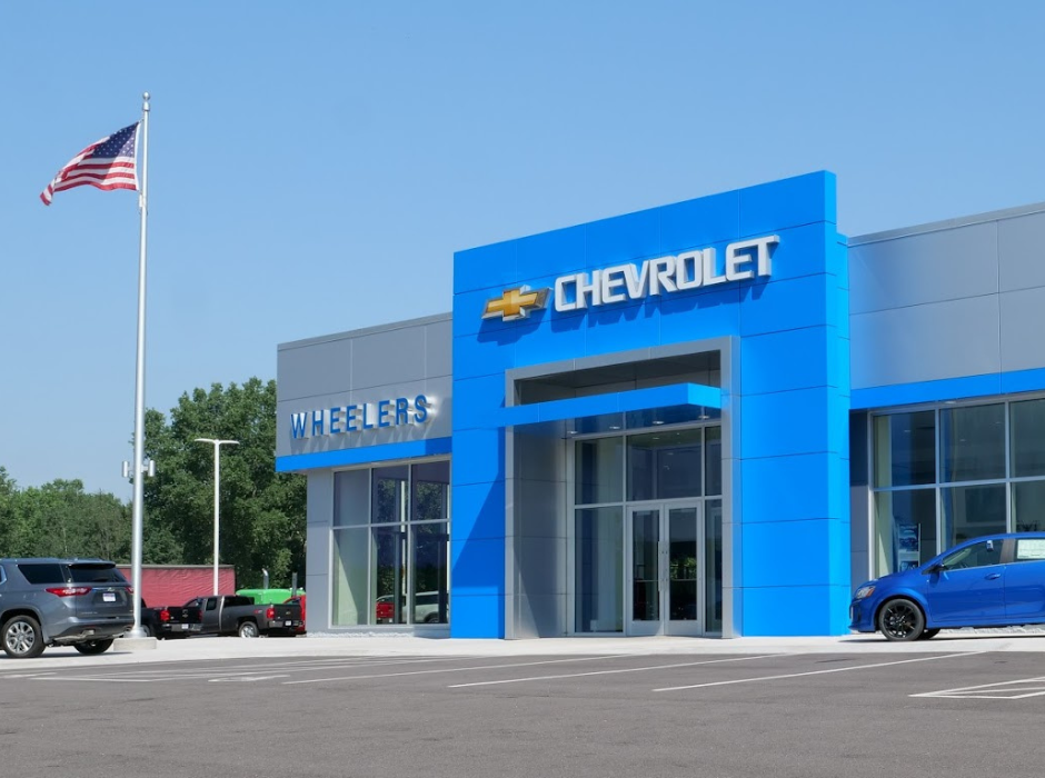 Man sitting at desk with laptop 