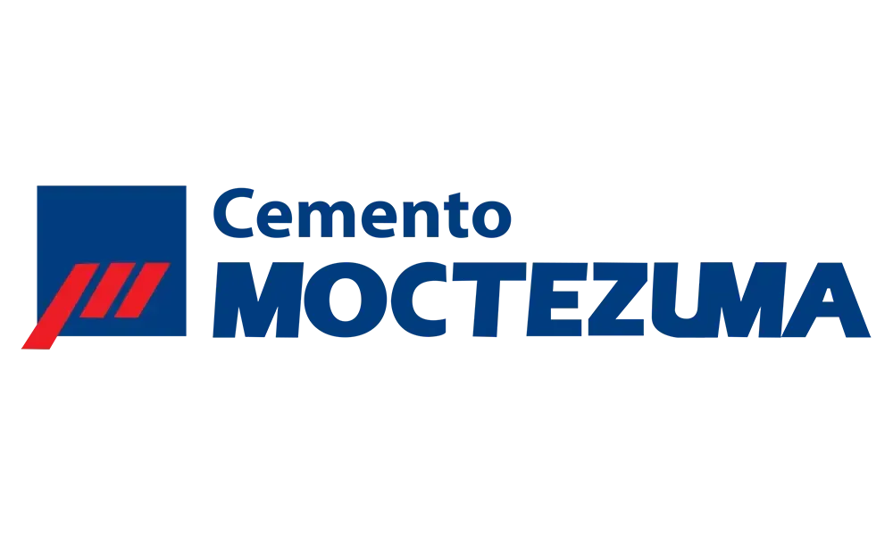 Logotipo de Cemento Moctezuma, cuadrado azul con barras rojas y blancas, texto azul: Cemento Moctezuma.