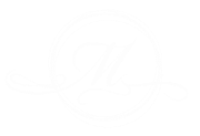 Primo piano di un logo o emblema bianco, leggermente in rilievo, su sfondo bianco.