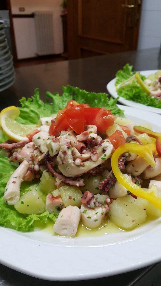 piatto a base di frittura di pesce
