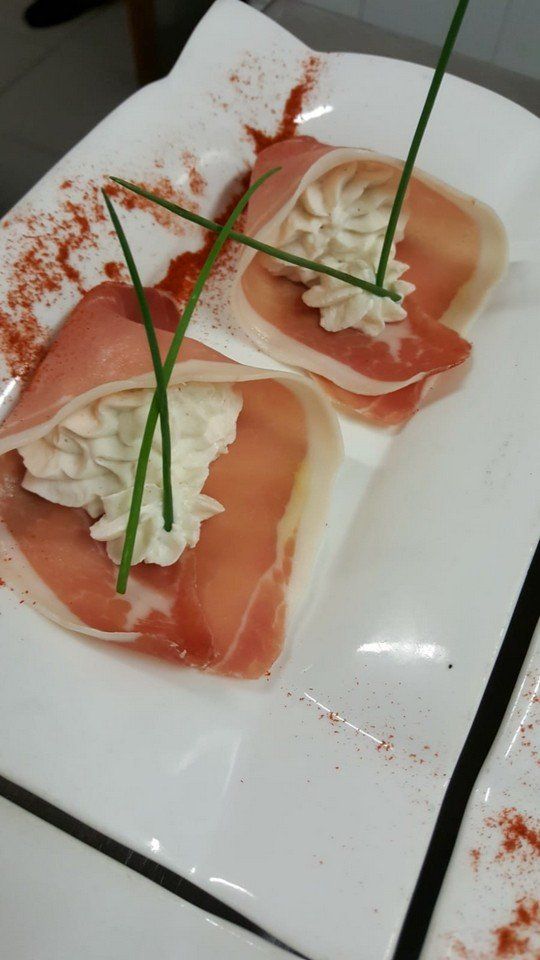 fette di torta panna e fragoline