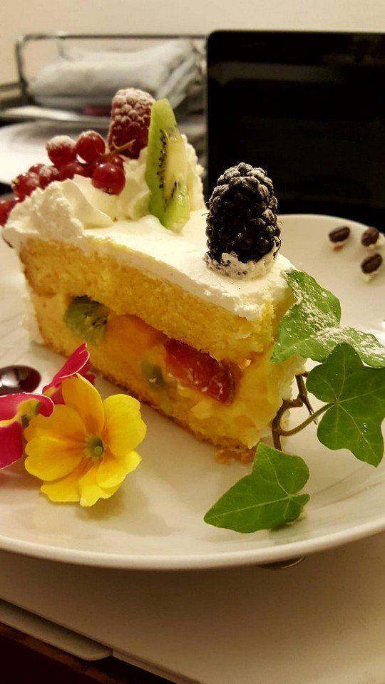 fetta di torta alla frutta