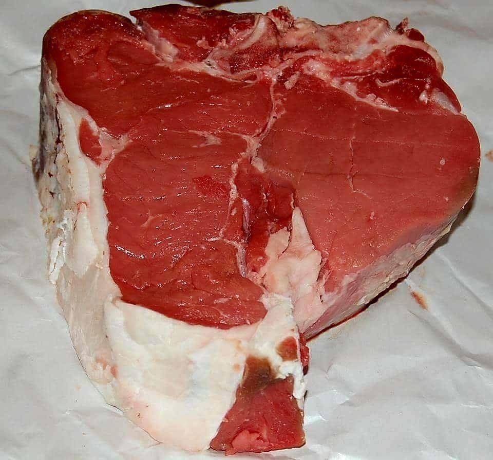 taglio di carne pronto per essere cotto