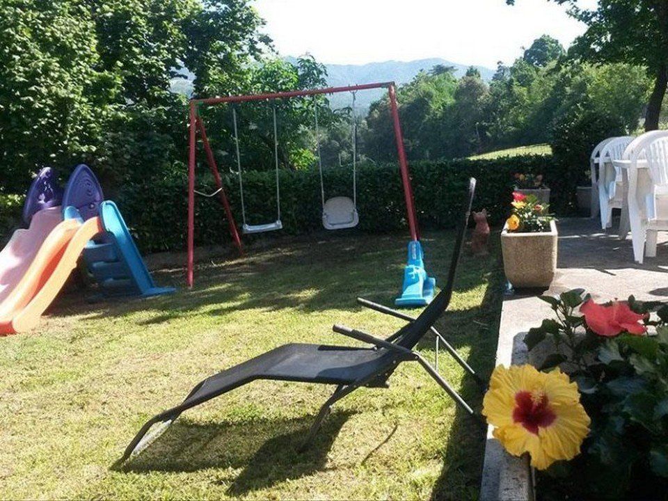 sdraio in giardino