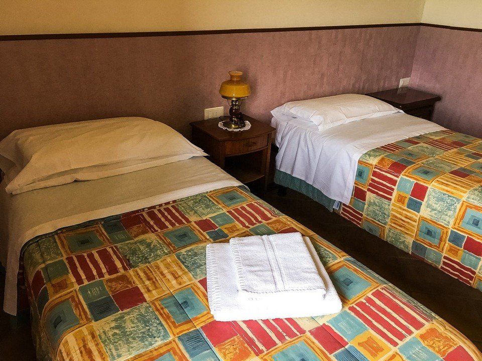 camera da letto con letti singoli