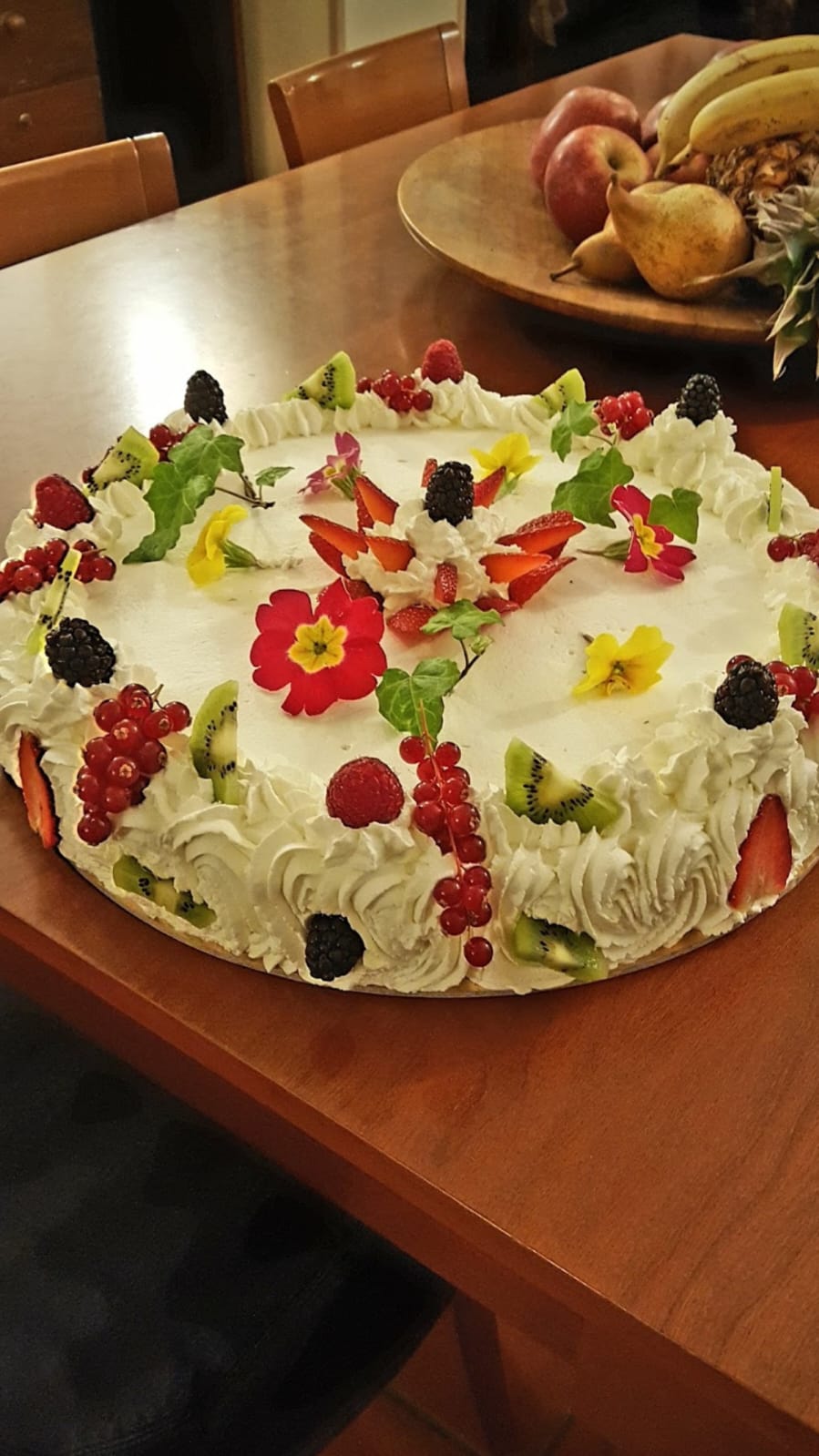 torta alla panna con frutta