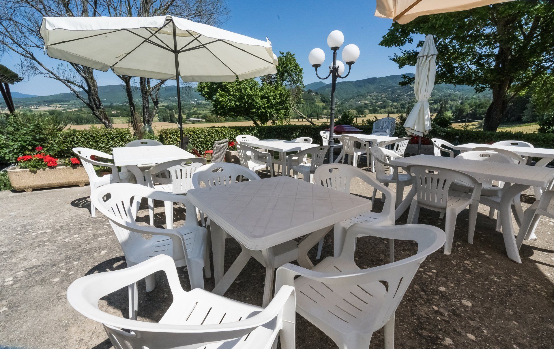 tavoli all'aperto