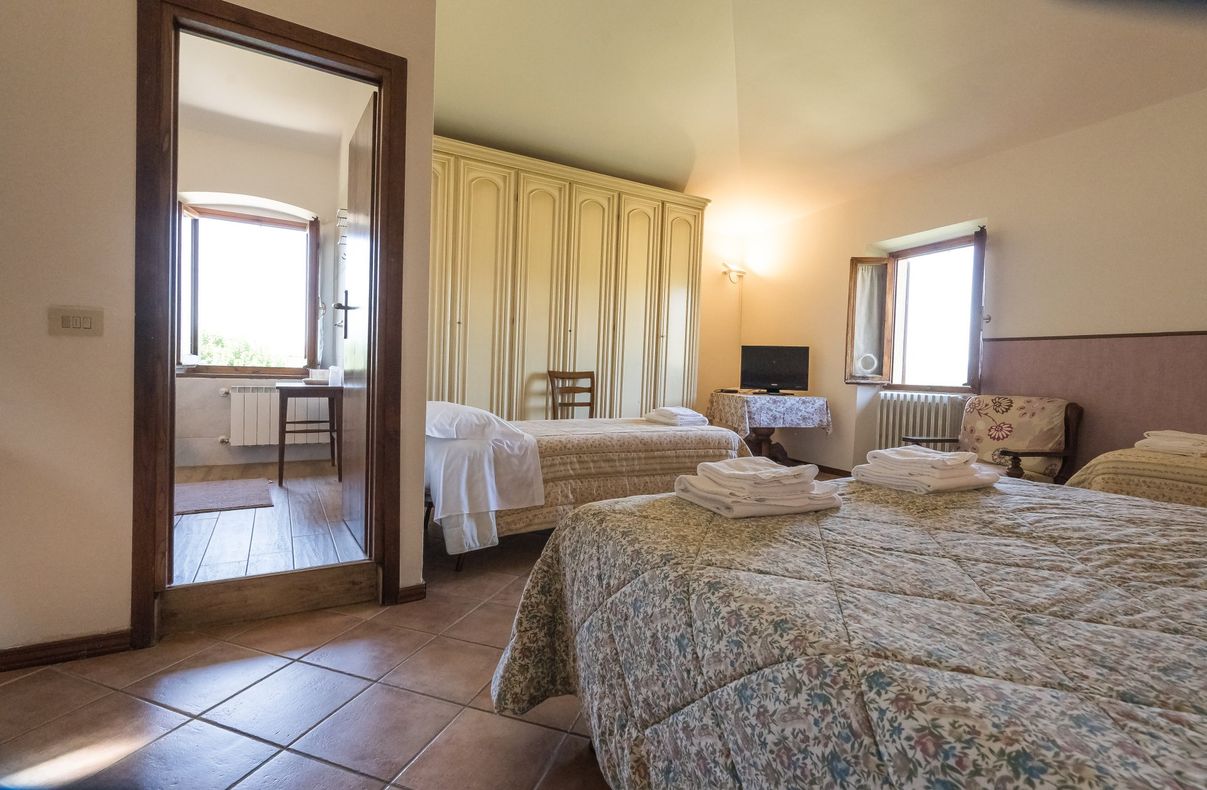 camera con letto matrimoniale