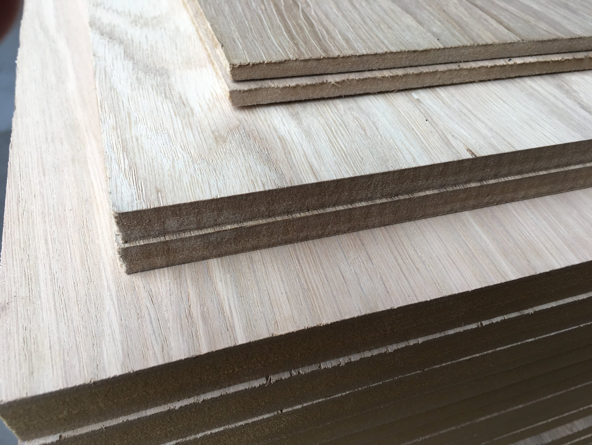 Oak veneered mdf