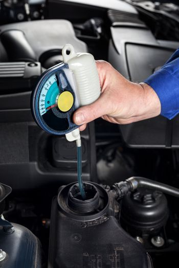 ¿Para qué se usa el anticongelante en un automóvil?