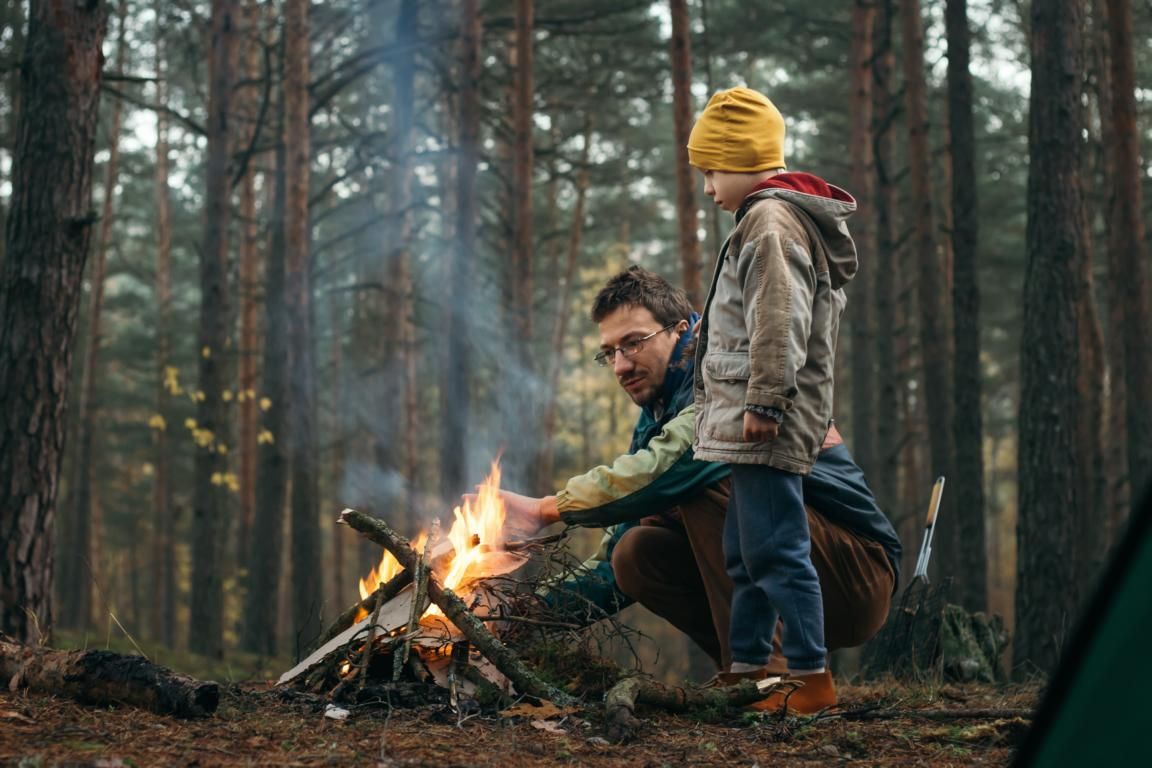 Werkzeugherstellung aus Stein im Rahmen unserer Survival-Trainer-Ausbildung