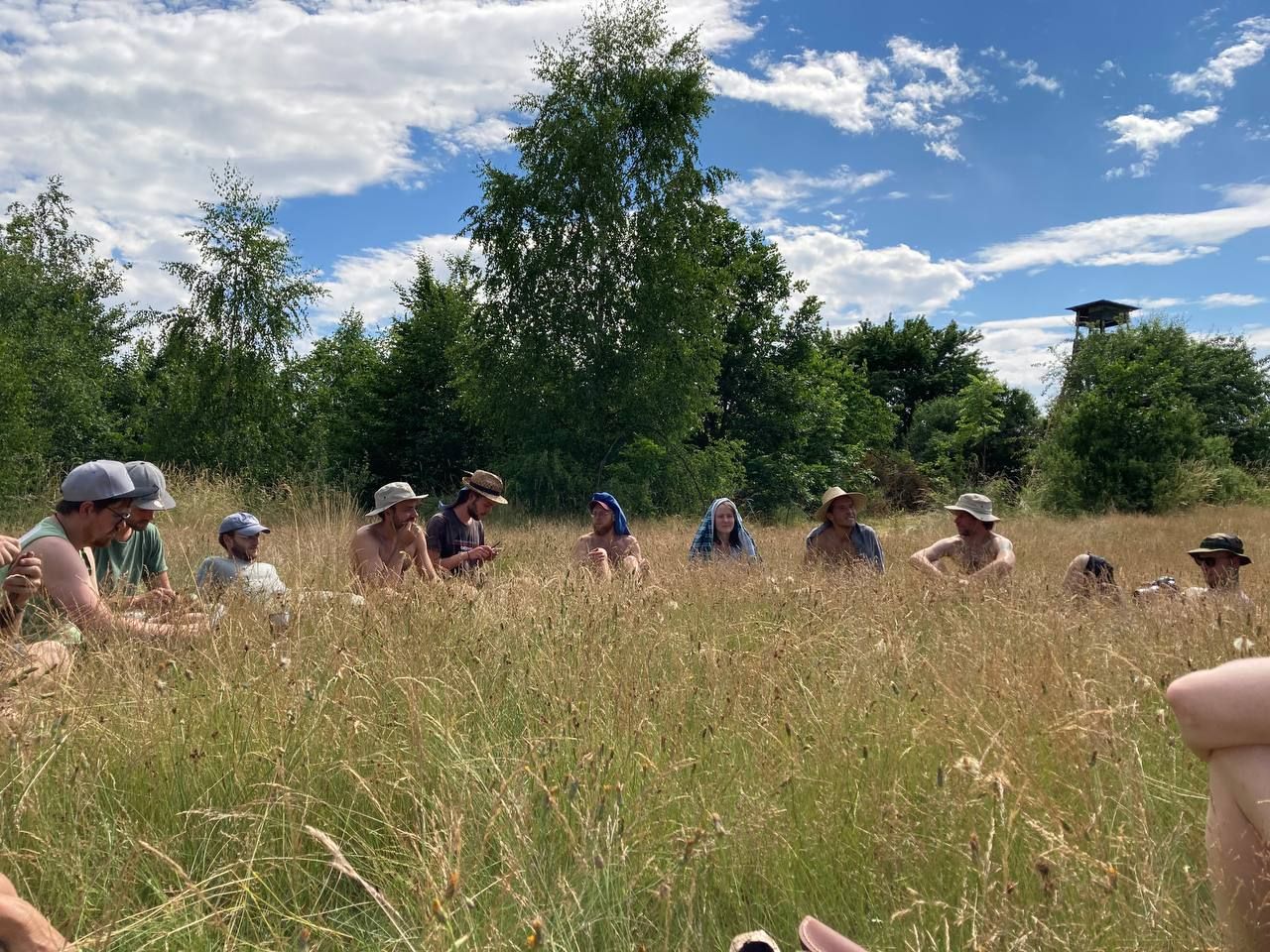 Grupper der Wildnispädagogik-Ausbildung bei Redestab-Runde