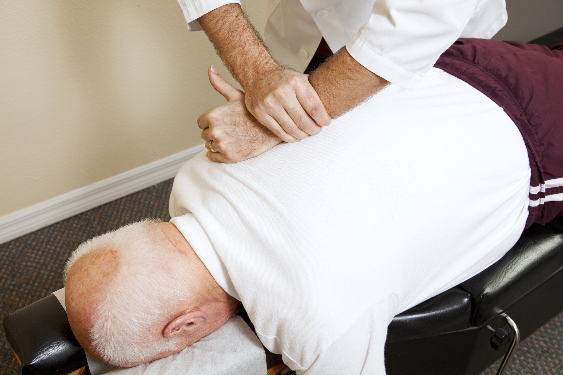 chiropractic-adjustment-from-a-chiropractor
