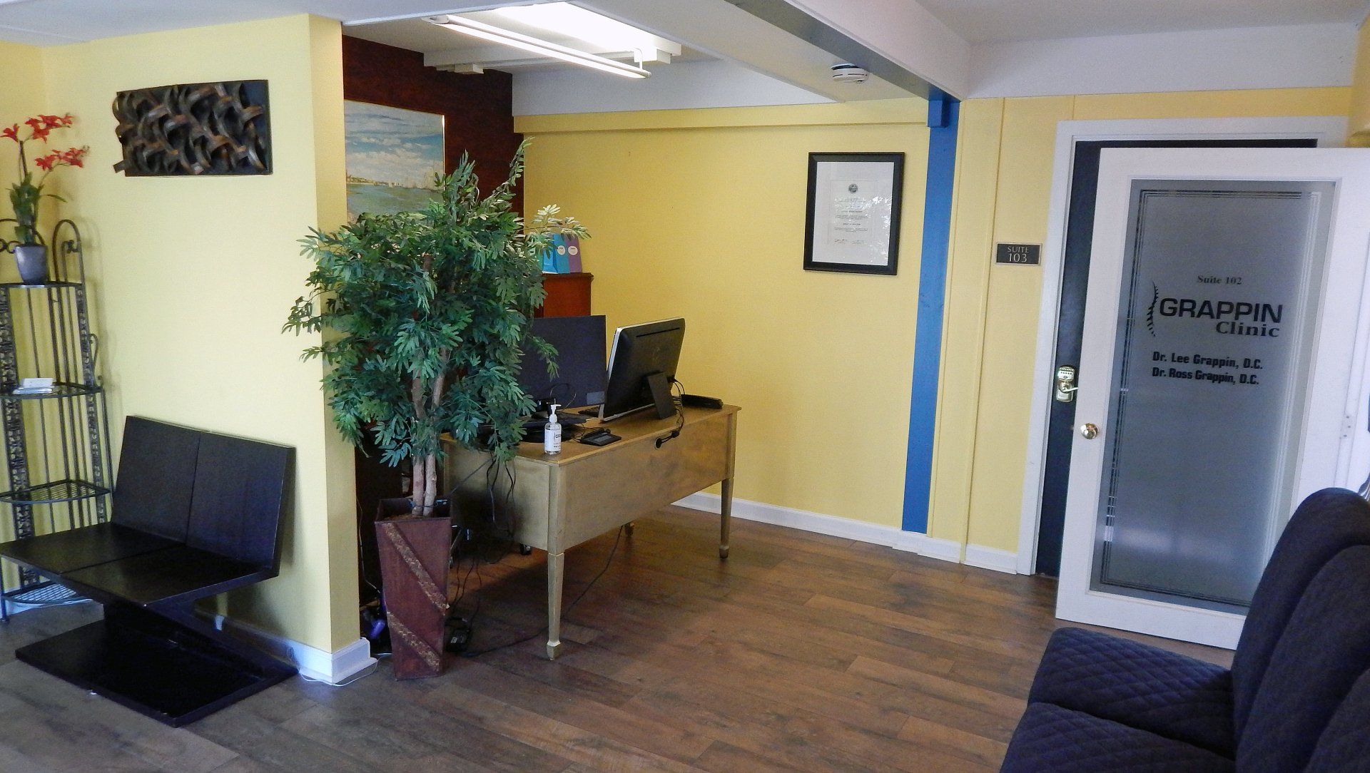 reception-waiting-room-grappin-medical-clinic