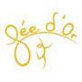 Logo stylisé en écriture dorée avec une personne dessinée au trait et le texte « gee d'or »