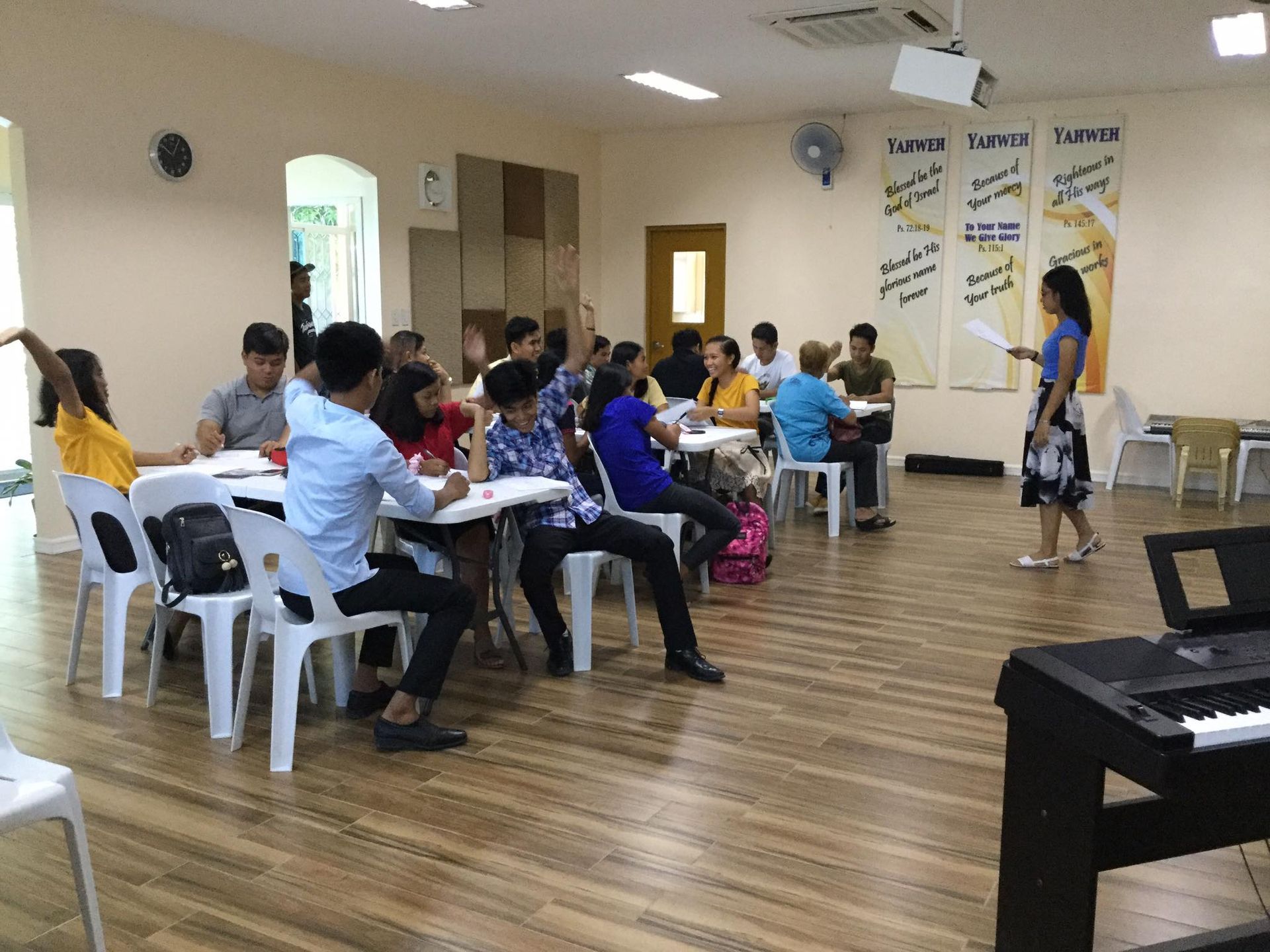 A group of people are sitting at tables in a room.