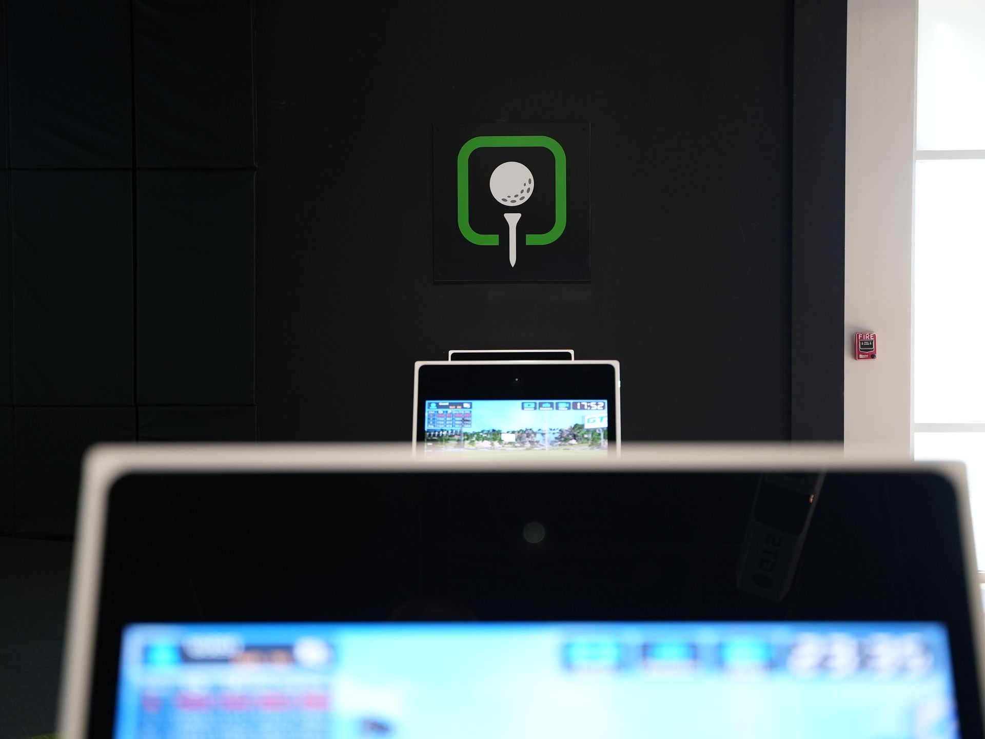 Explore Our Golf Simulators - Simulate Golf's Virtual Golf Simulator ...