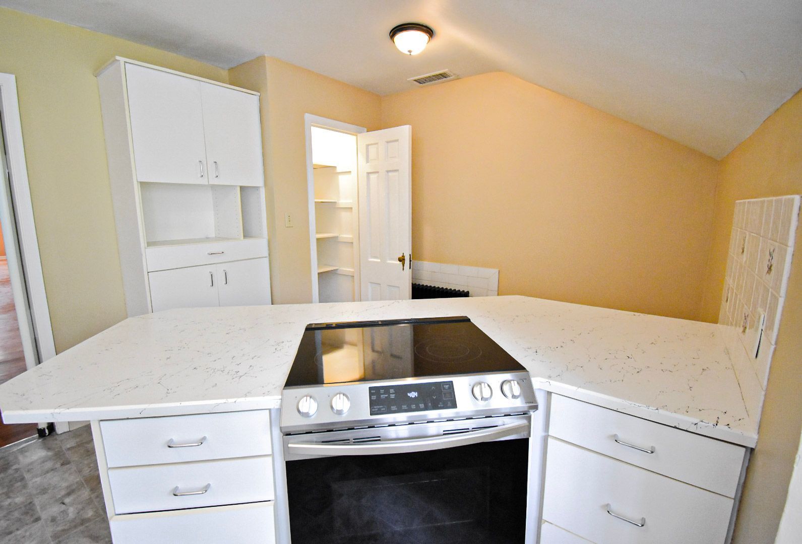 Modern 1 Bedroom Apartments in Indianapolis, IN at Mansion Row