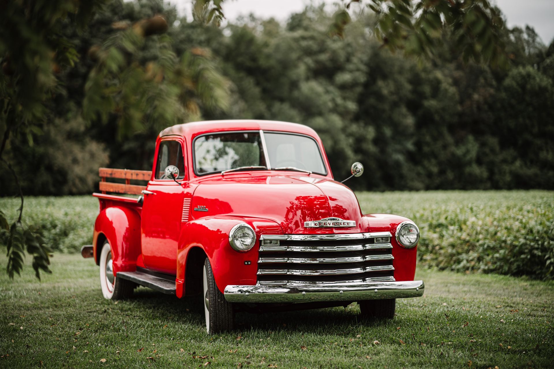 CLASSIC RED TRUCK GETWAY CAR 