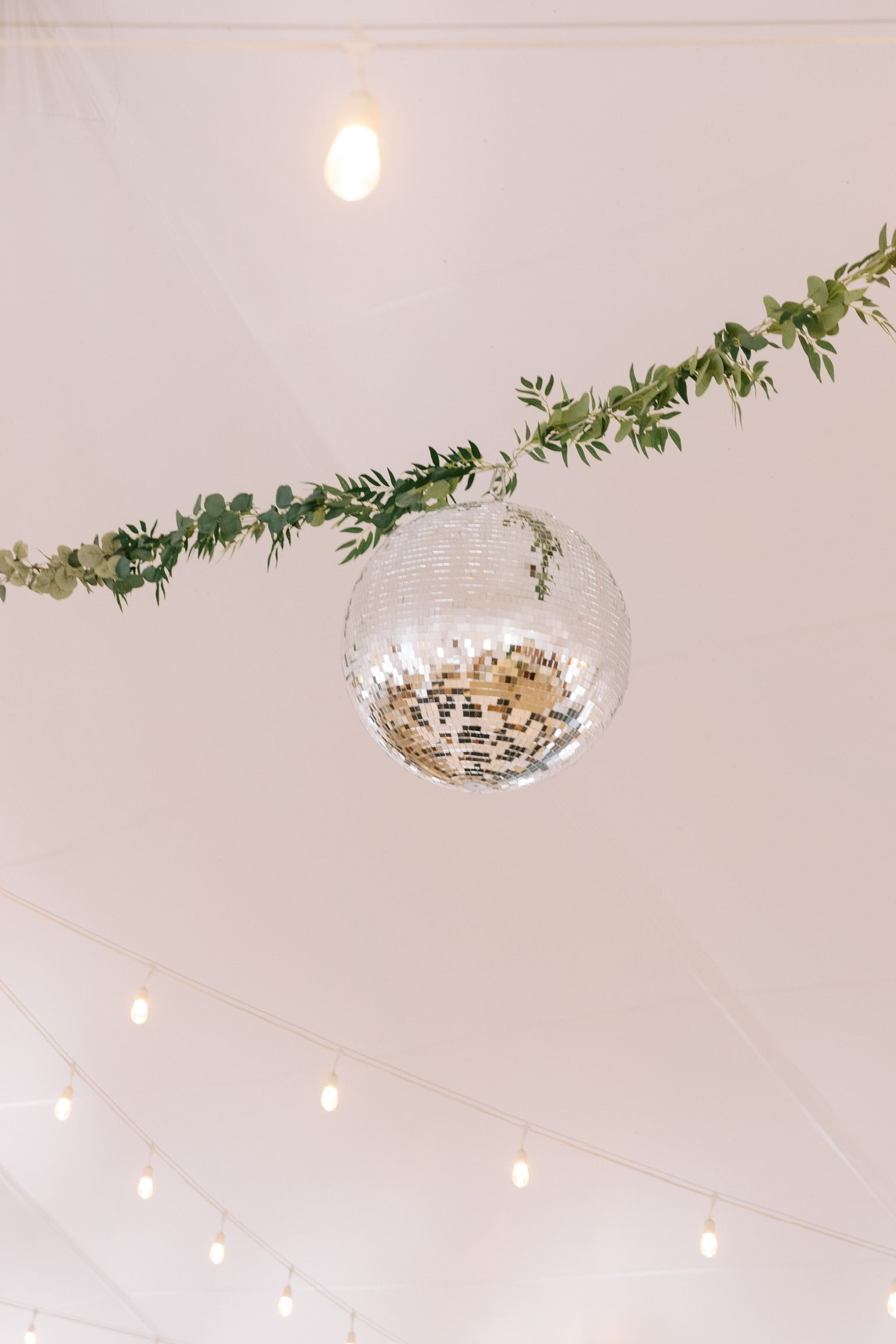 DISCO-BALL-INCLUDED