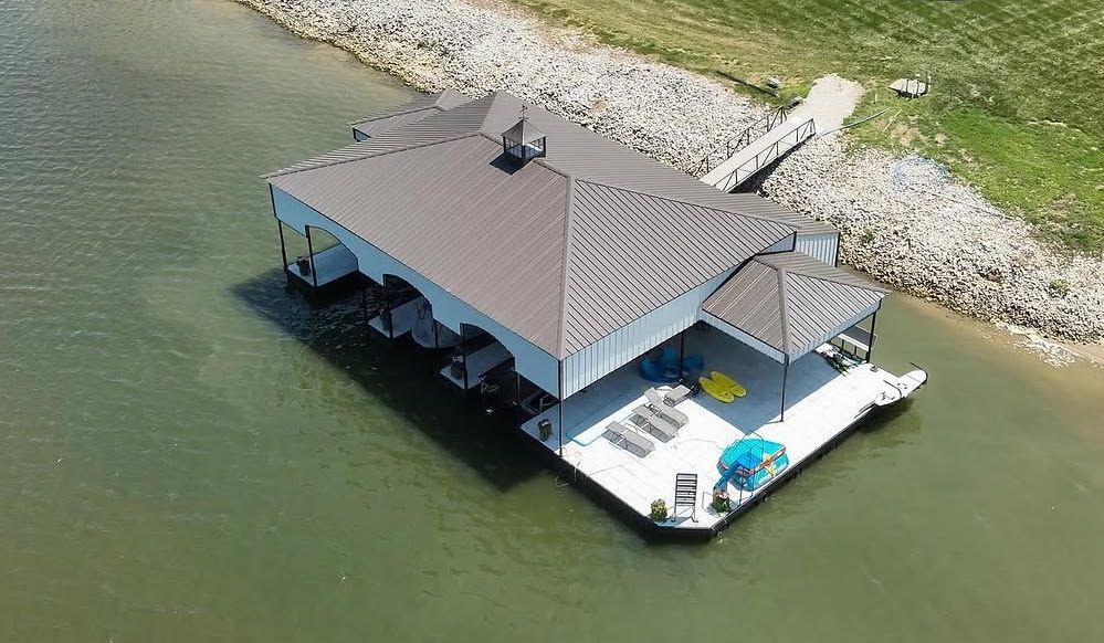 Trust Mac's Docks to Handle Your Commerical Dock in Peaceful Valley Lake, MO