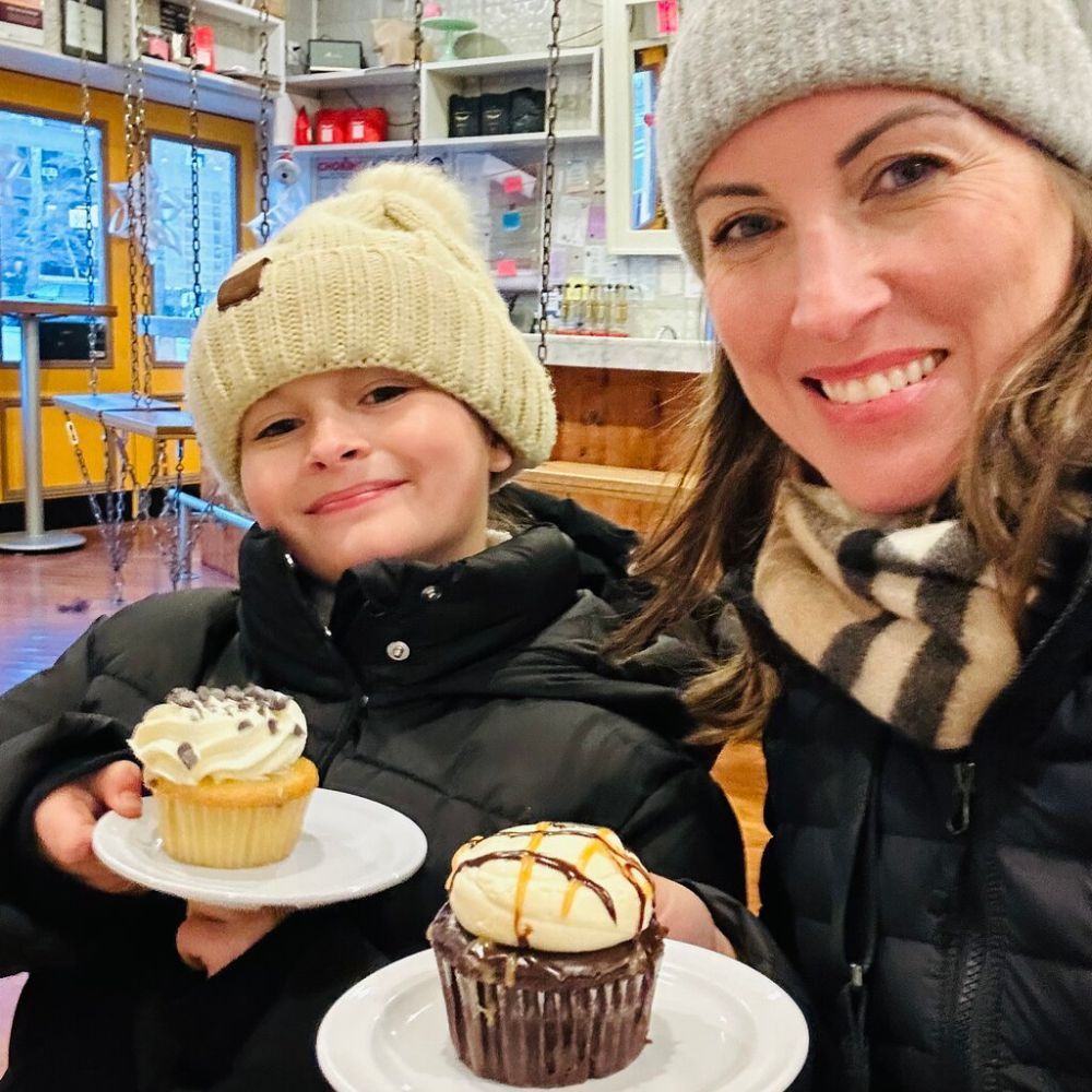 Mother and daughter enjoying cupcakes at Molly’s Cupcakes in Greenwich Village, NYC