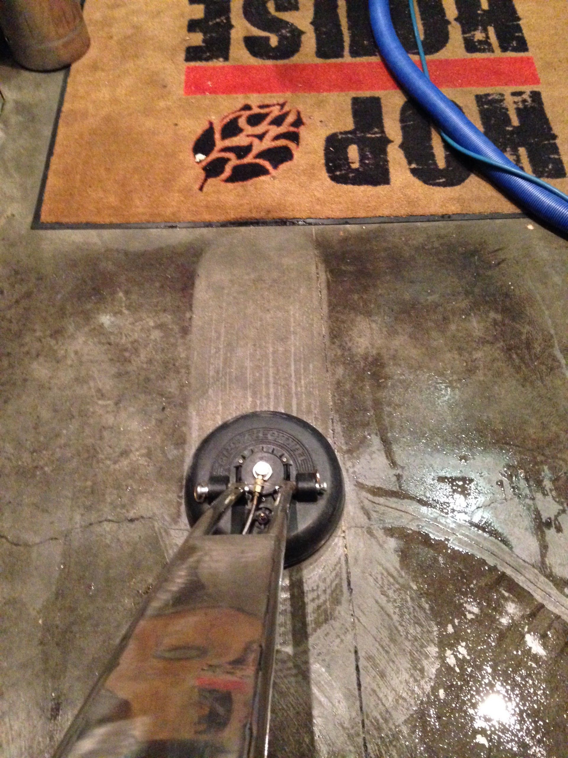 A door mat that says hop house on it