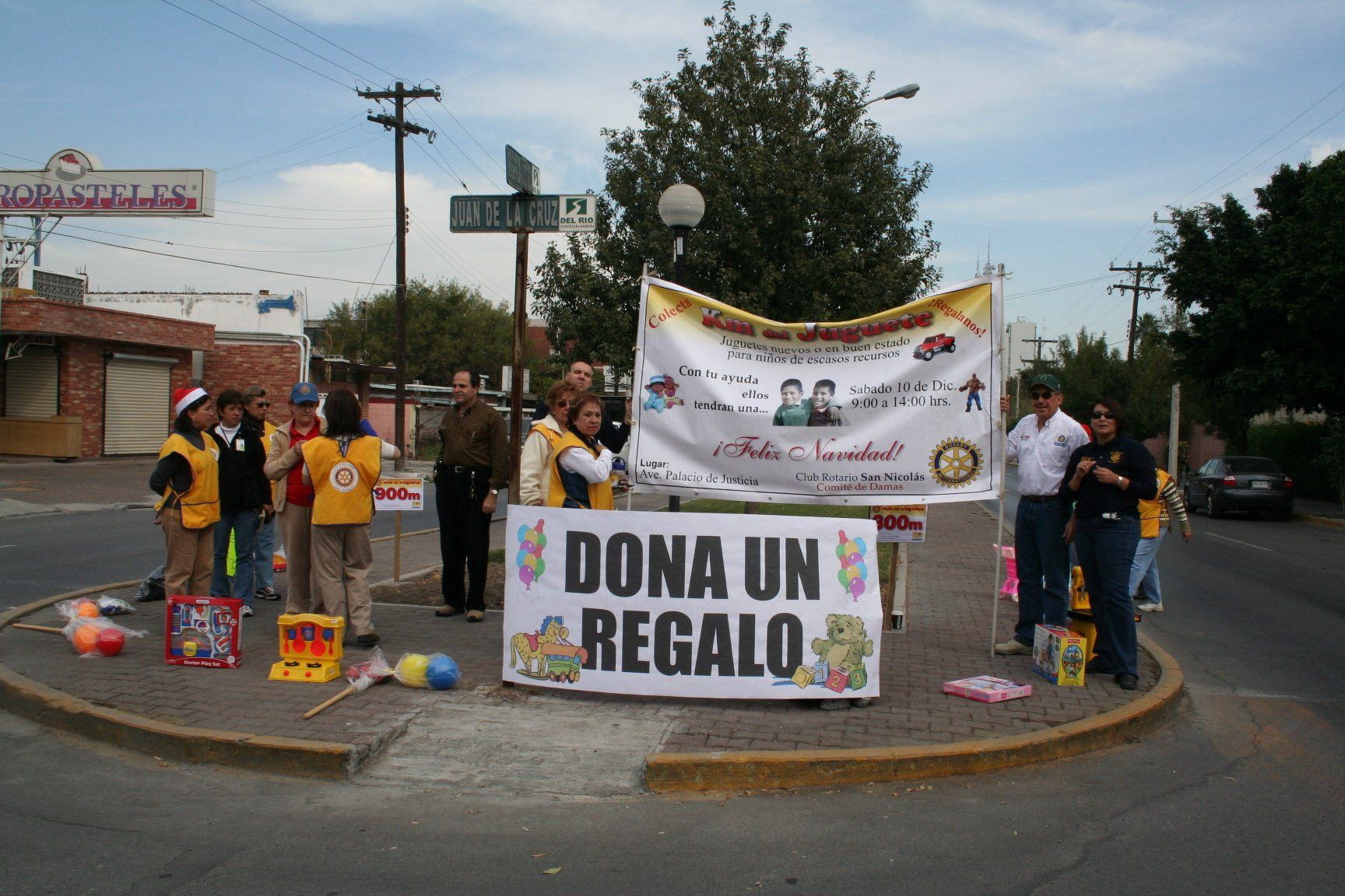 Brigada de donación juguetes en navidad Club Rotario San Nicolás Brigada de donación juguetes en navidad Club Rotario San Nicolás